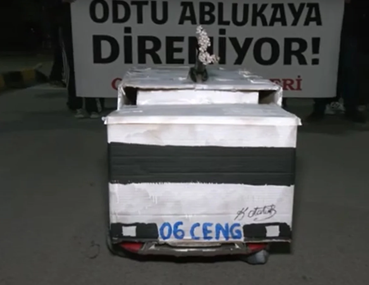 ODTÜ Öğrencilerinden İnovatif Protesto: Karton TOMA